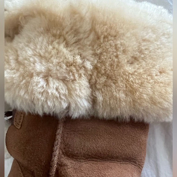 UGG BAILEY BOW TALL - Picture 14 of 16